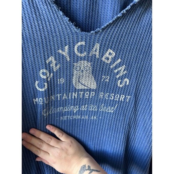 Sundance Cozy Cabins Mountain Top Resort Graphic Waffle Knit Long Sleeve Top M - Picture 4 of 11